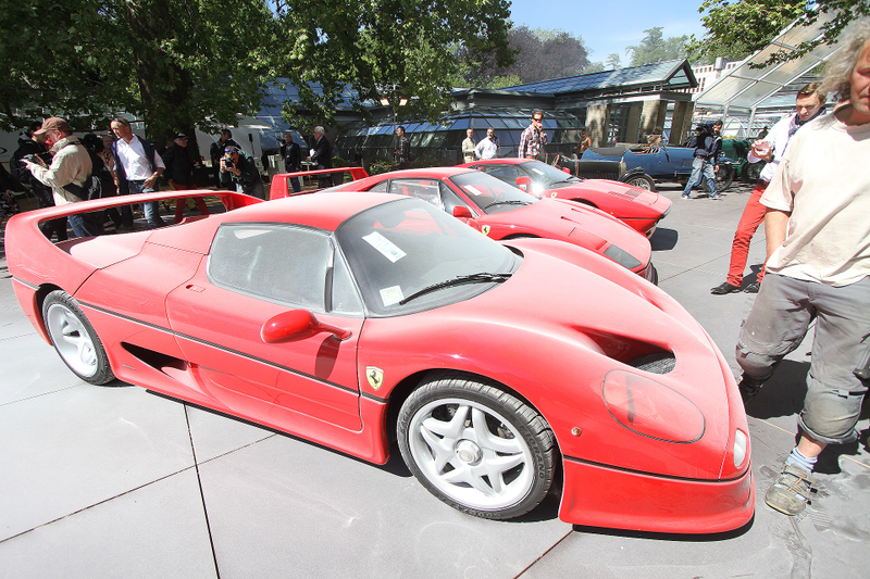 Illustration for article titled Burning Bentley Almost Kills A Ferrari Enzo At The Concorso